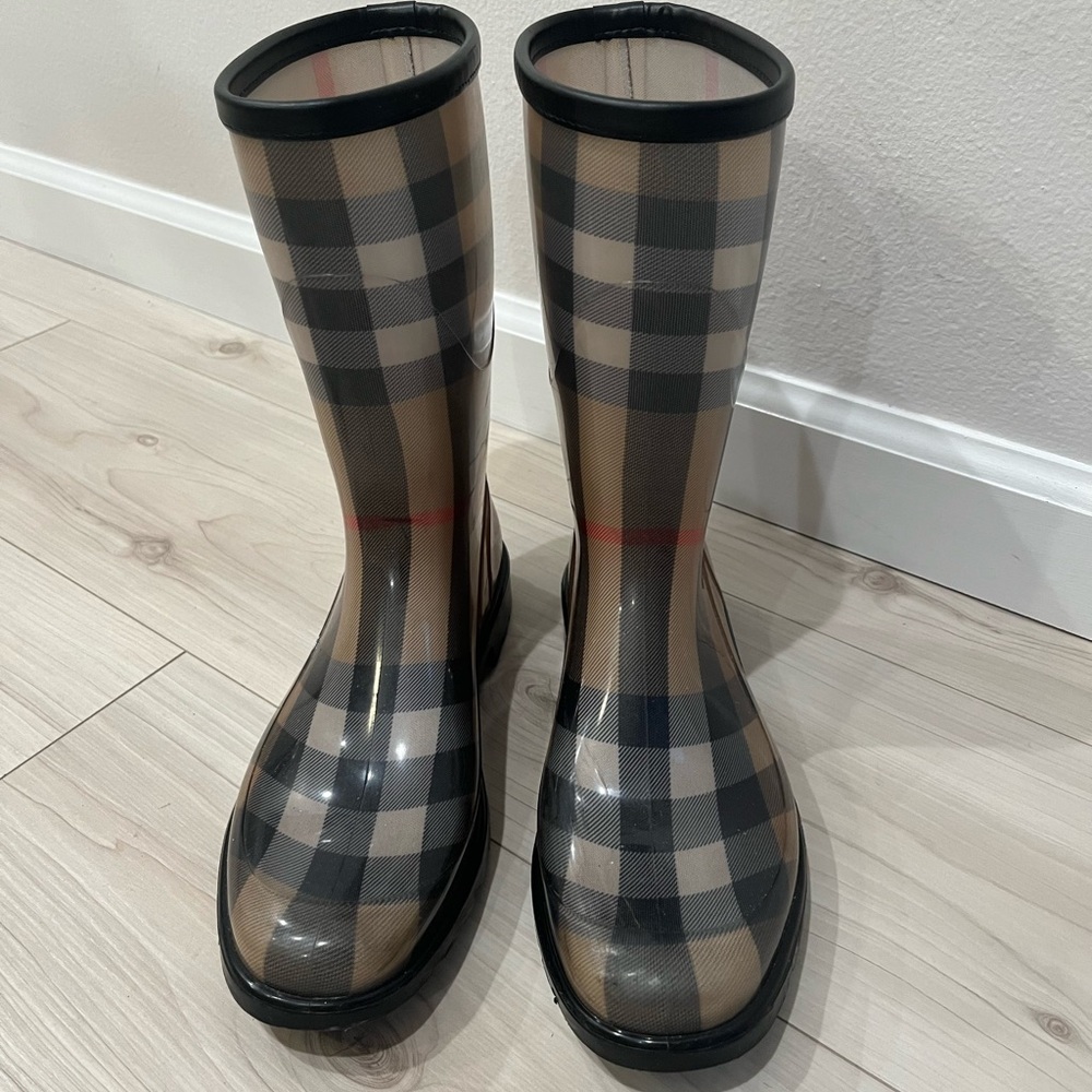 Authentic Burberry rain boots size 41